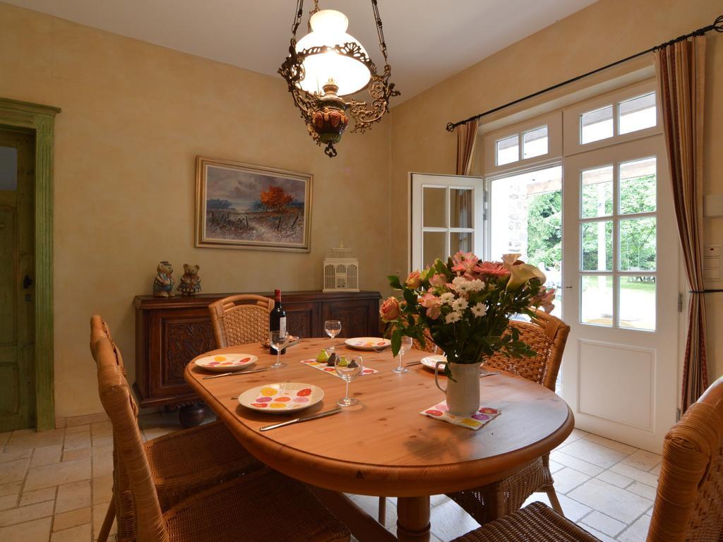 Furnished Bungalow In Monceau En Ardenne With Garden Barbecue Oizy Camera foto