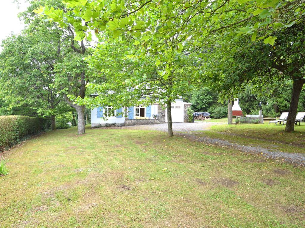 Furnished Bungalow In Monceau En Ardenne With Garden Barbecue Oizy Esterno foto
